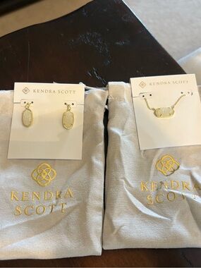 Kendra Scott: Elisa Gold Pendant Necklace and Drop Earring  Iridescent Drusy